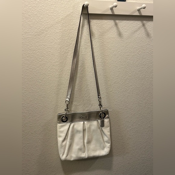 Coach Ashley Leather Hippie Crossbody - Picture 4 of 5